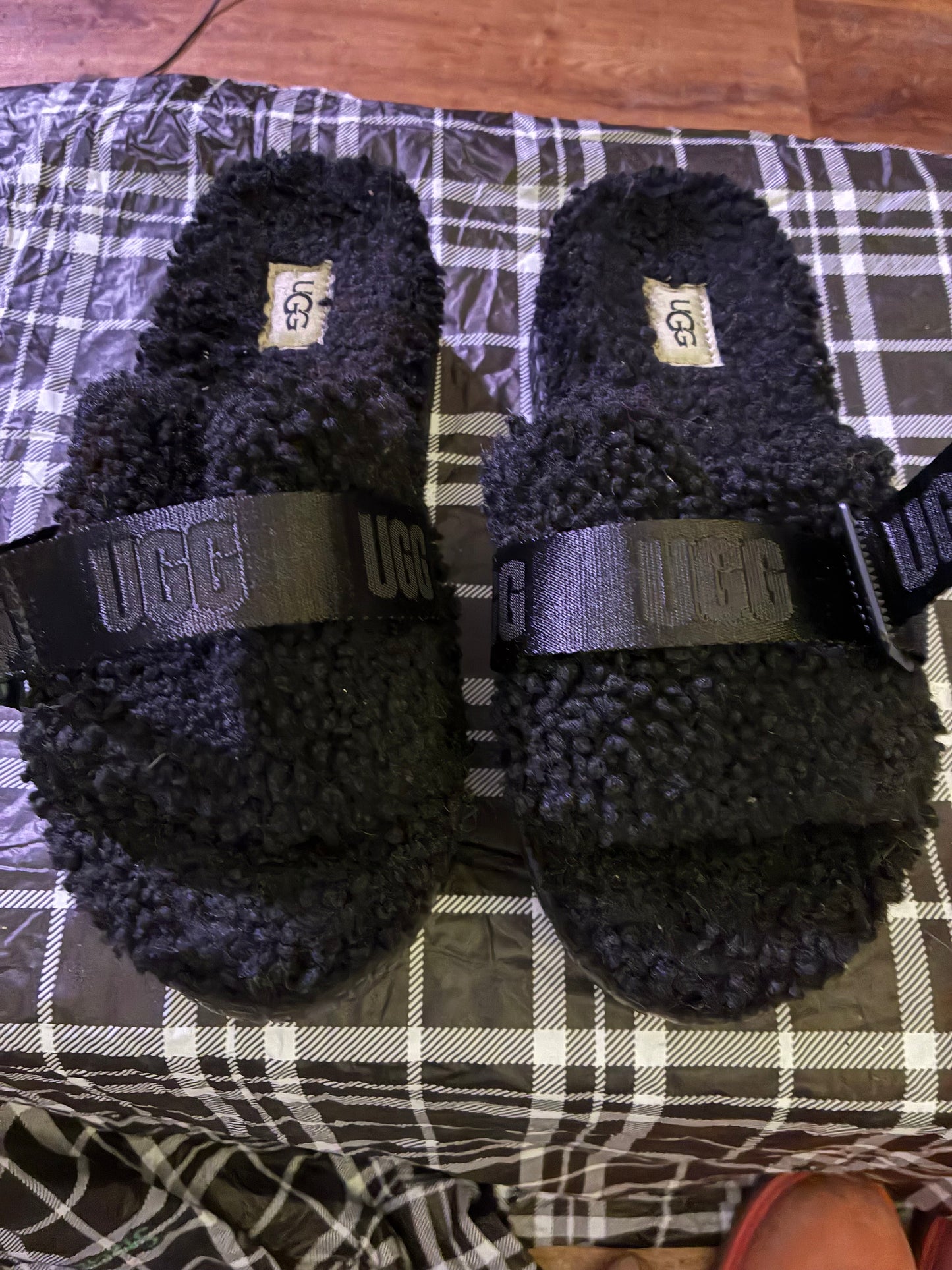 UGG Oh Yeah Shearling Slingback Sandals – Black – Women’s
