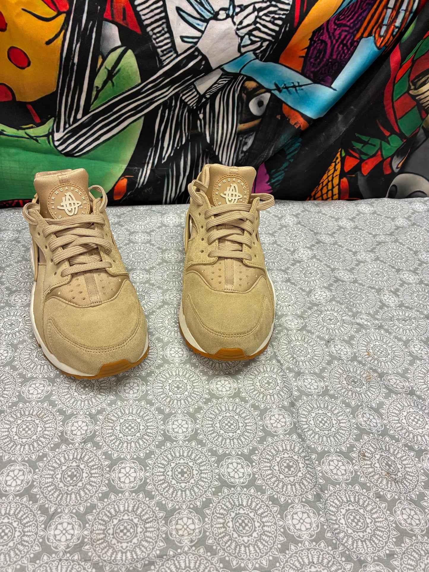 Nike Huarache – Beige / Tan Suede