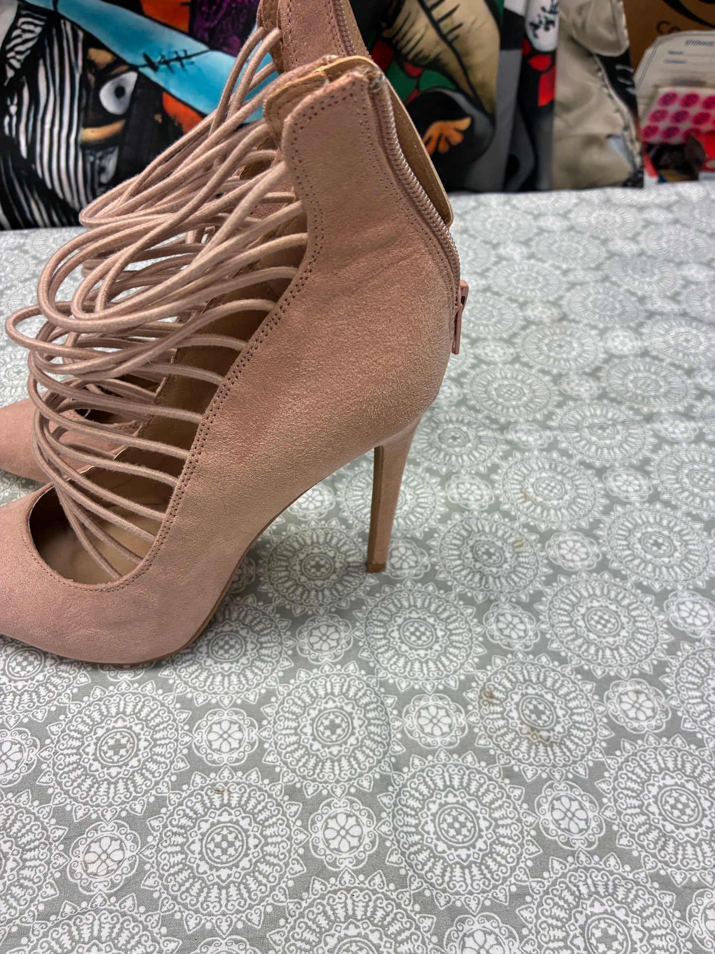 Women’s size 7 heel