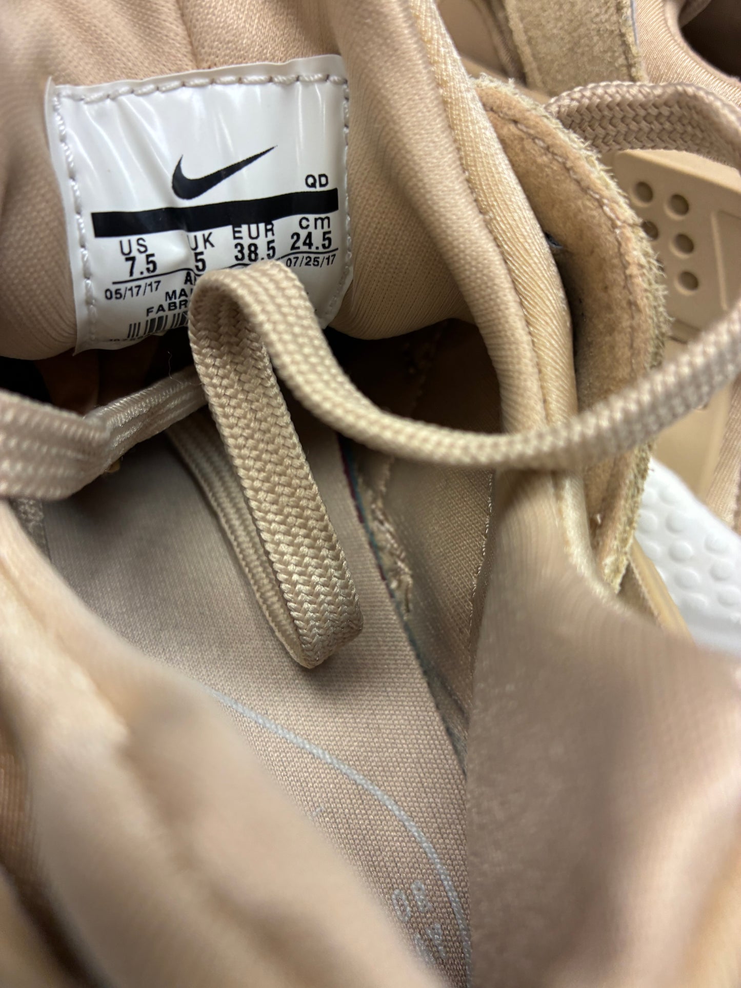 Nike Huarache – Beige / Tan Suede