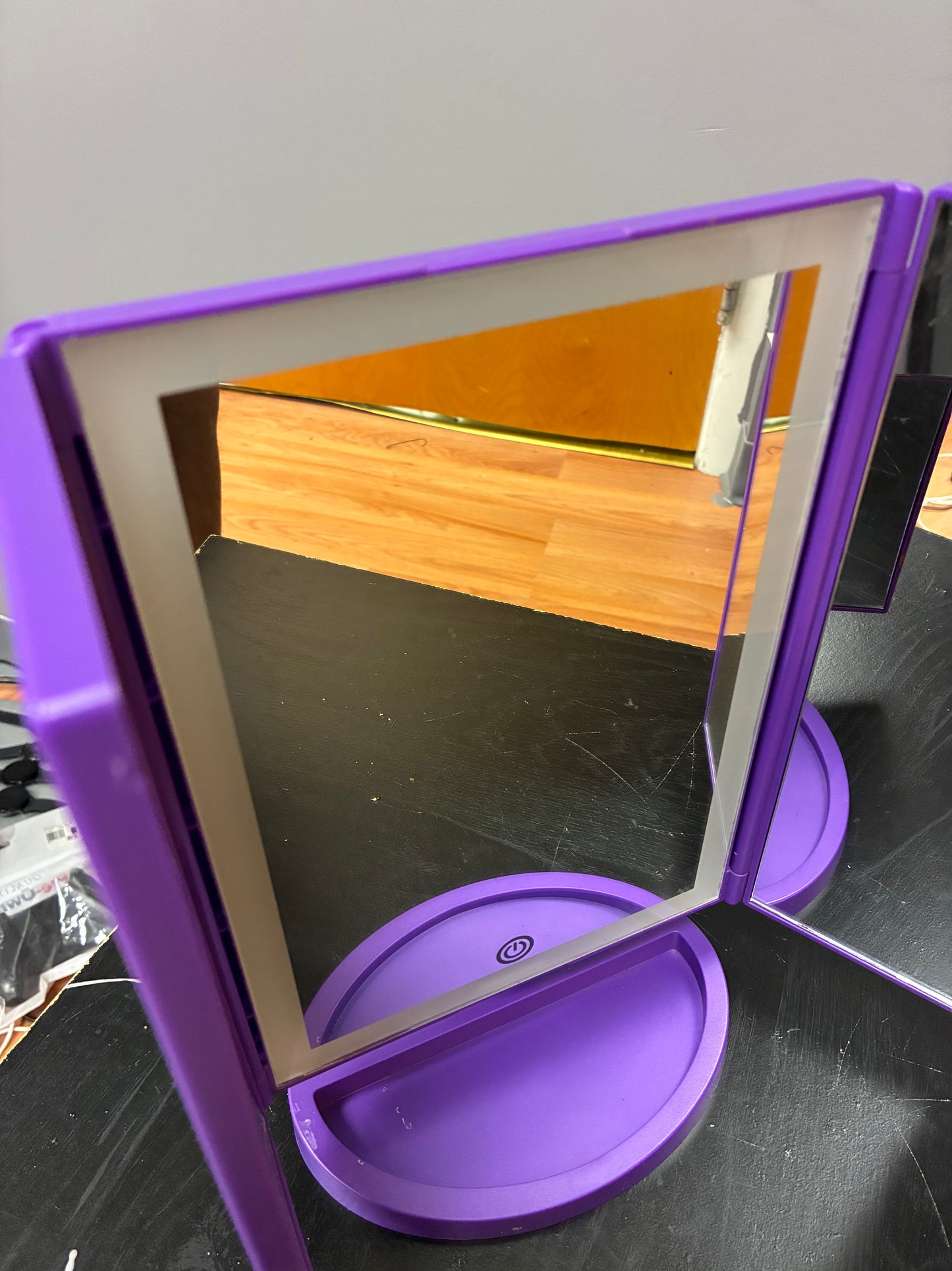 Light up vanity mirror