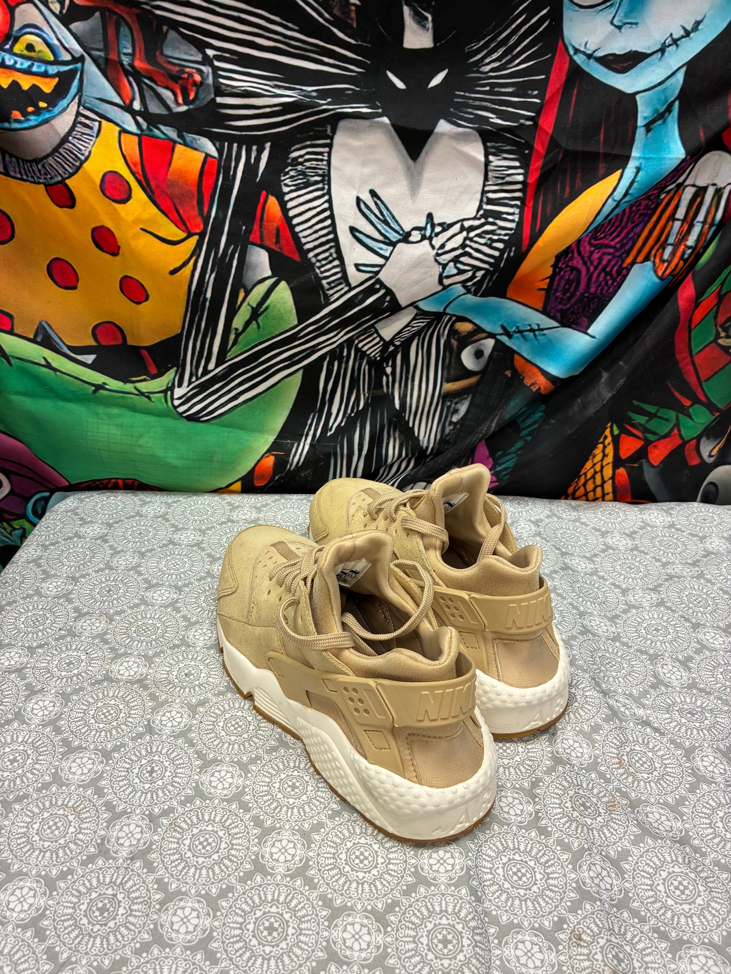 Nike Huarache – Beige / Tan Suede