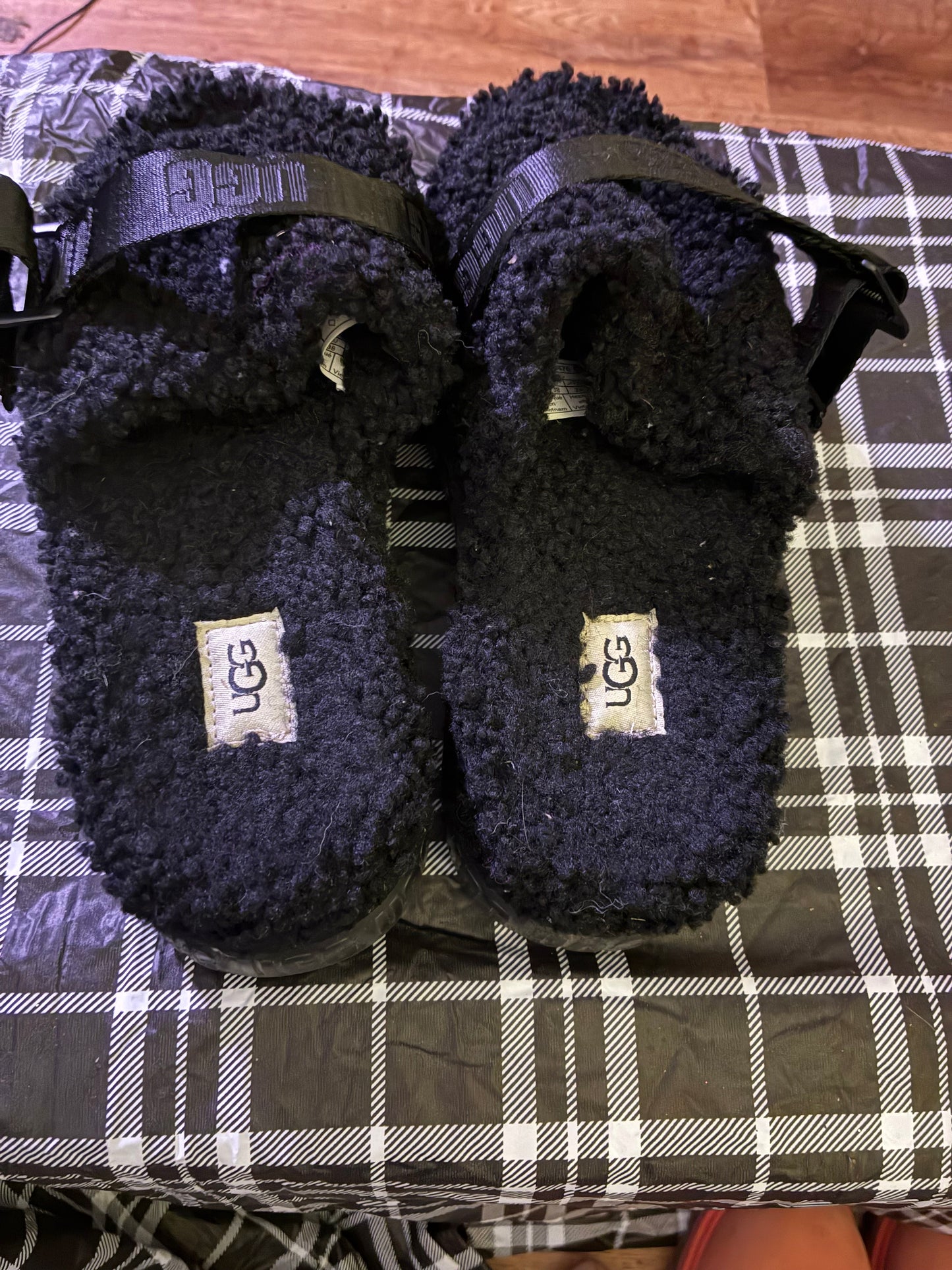 UGG Oh Yeah Shearling Slingback Sandals – Black – Women’s