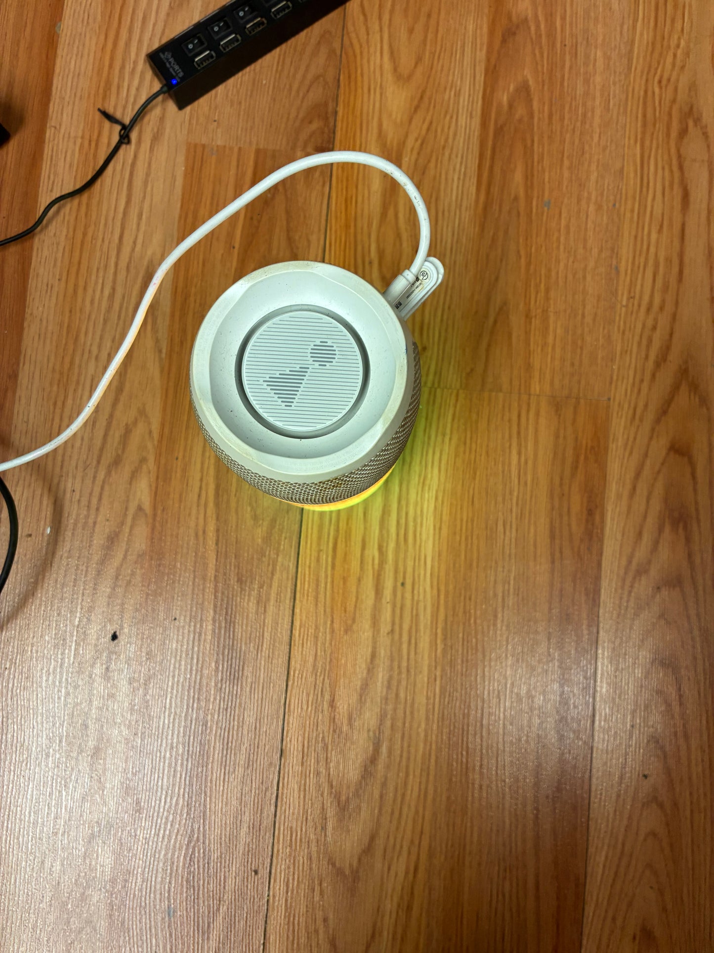 JBL Pulse 3 Bluetooth speaker.