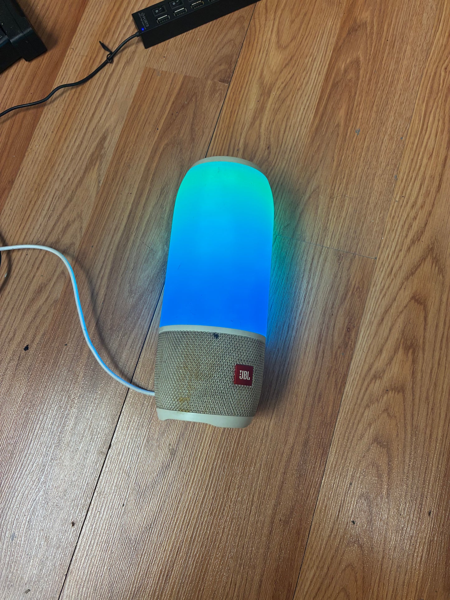 JBL Pulse 3 Bluetooth speaker.