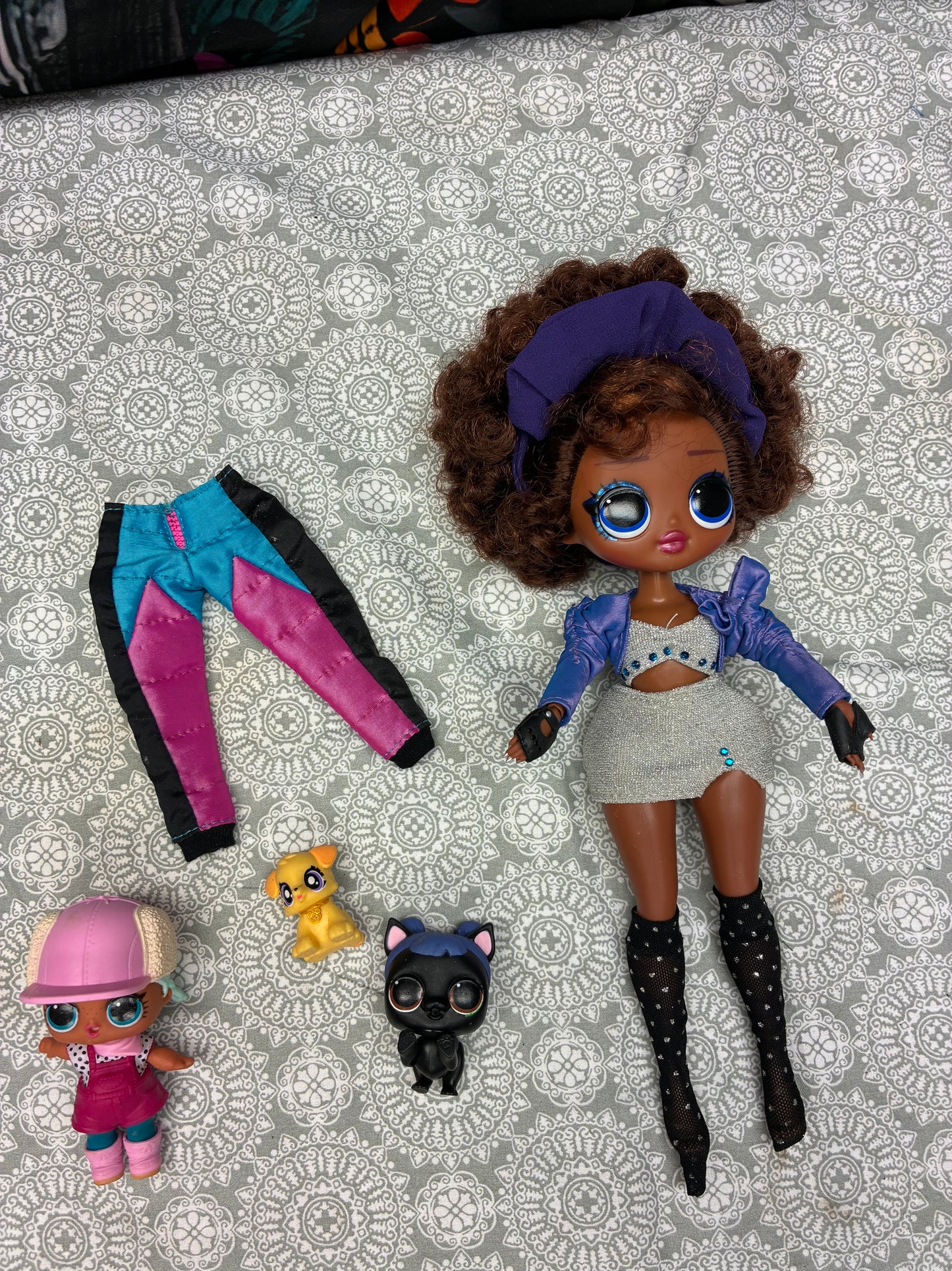 LOL Surprise OMG Doll + Tot Doll & Pets Bundle – Clothes & Accessories