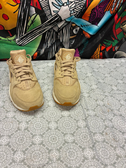 Nike Huarache – Beige / Tan Suede