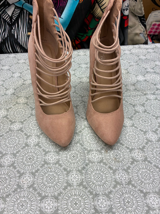 Women’s size 7 heel