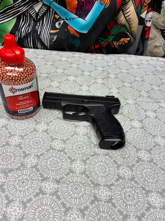Daisy Powerline 426 CO₂ BB Pistol (.177 Cal / 4.5mm), along with a large container of Crosman Copperhead Precision BBs (6000 count).