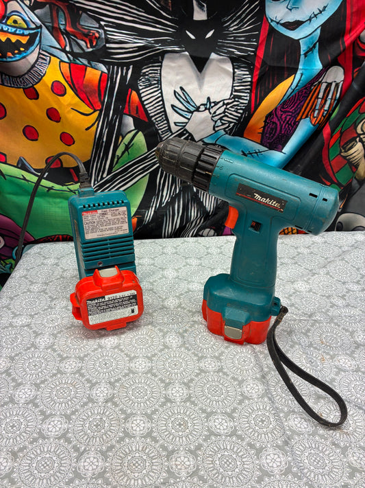 Makita 9.6V Cordless Drill/Driver Kit