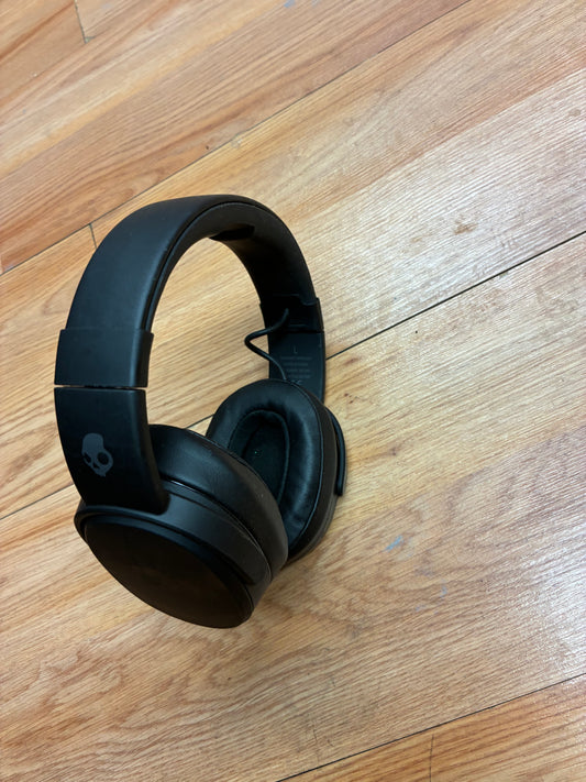 Skull candy over ear by headphones