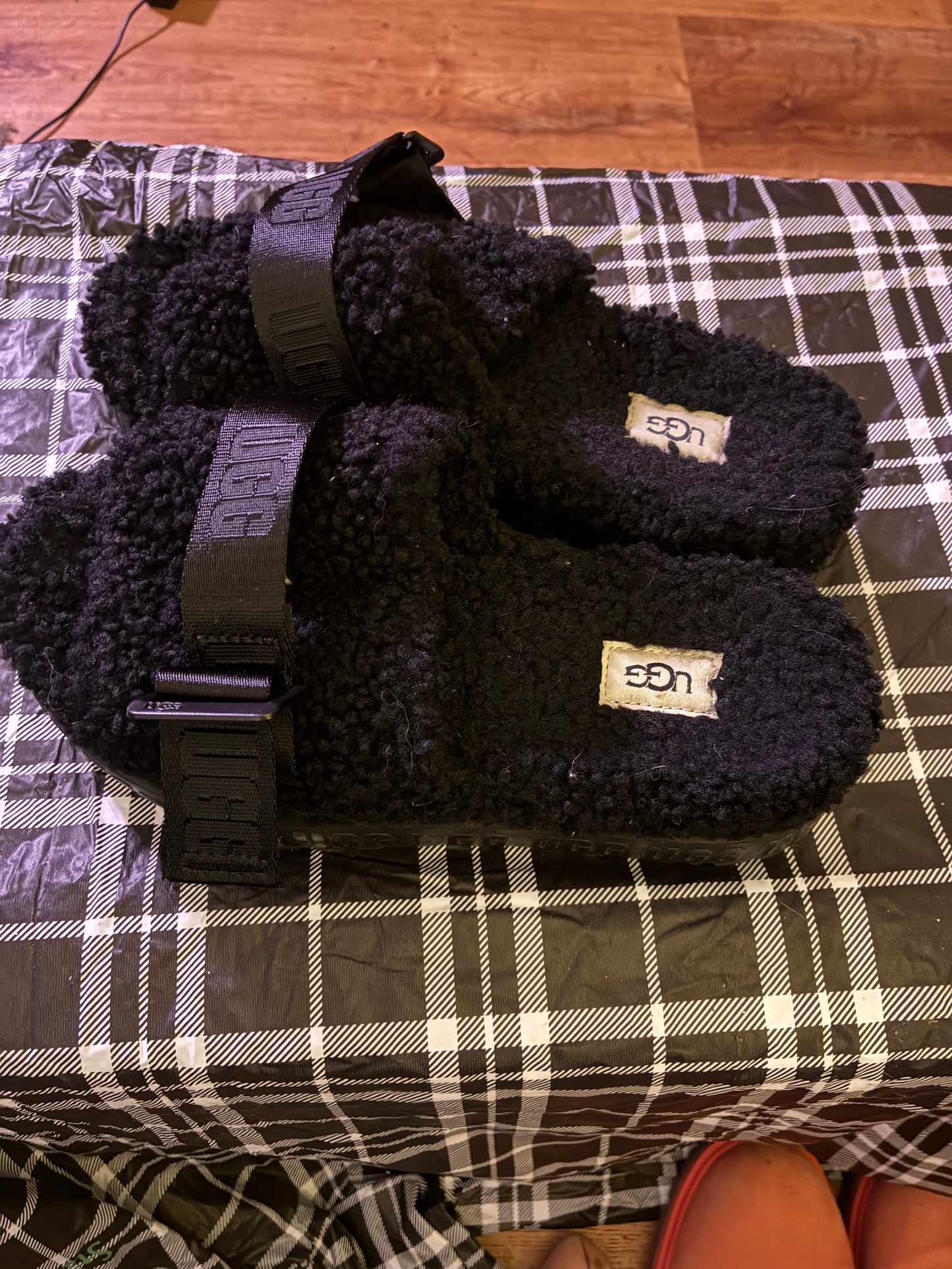 UGG Oh Yeah Shearling Slingback Sandals – Black – Women’s
