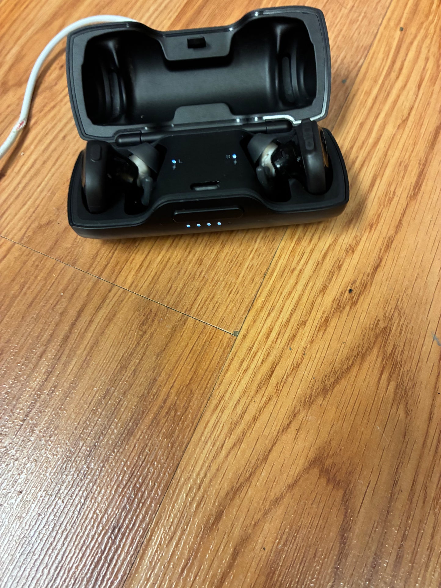 Bose SoundSport Free Wireless Earbuds with Charging Case – Black – Tested & Working